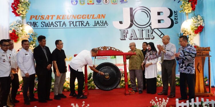 Pj Bupati Langkat Buka Job Fair SMK 2024