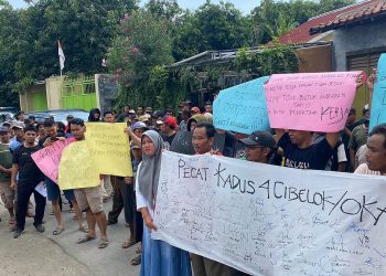 Ratusan Orang Demo Kantor Balaidesa Cibelok, Tuntut Kadus Mundur