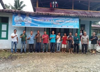 Relawan Fajarius-Sifaoita Pasang Spanduk di Posko Pemenangan