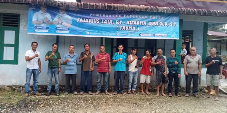 Relawan Fajarius-Sifaoita Pasang Spanduk di Posko Pemenangan