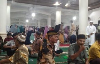 Anggota DPRD Pasbar Hadiri Peringatan Maulid Nabi Muhammad SAW di Masjid Raya Muaro Kiawai