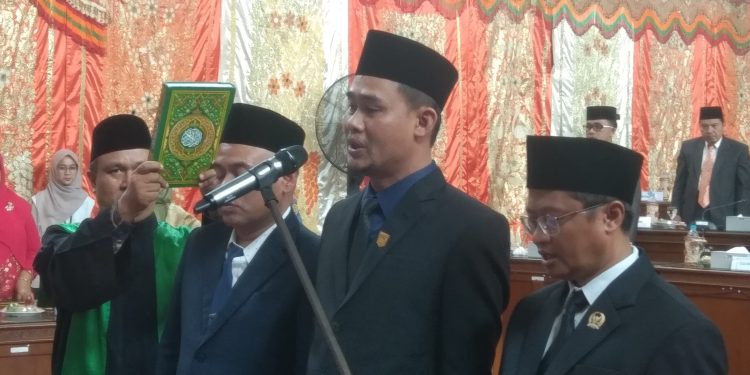 Dirwansyah Resmi Dilantik Sebagai Ketua DPRD Depenitif Masa Jabatan 2024-2029