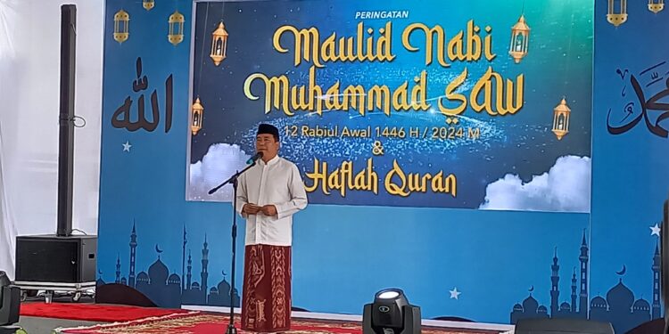 Hasan Basri Sagala Mentauladani Nabi Muhammad SAW Bersama Masyarakat di Komplek JIP II