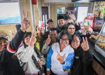 Hasan Basri Sagala Kagetkan Penumpang Kapal Menuju Samosir