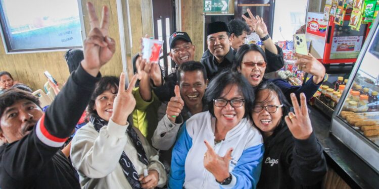 Hasan Basri Sagala Kagetkan Penumpang Kapal Menuju Samosir