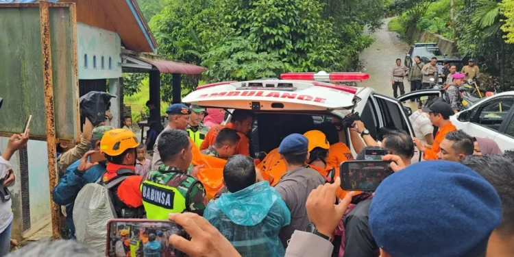 Semua Korban Longsor di Solok Nerhasil Dievakuasi, 12 Korban Selamat