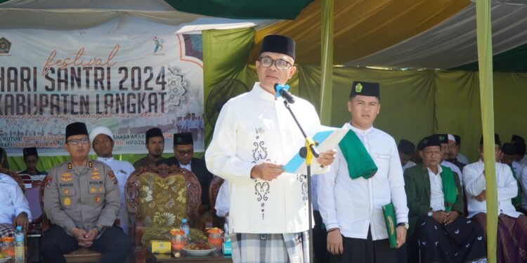 Peringatan Hari Santri Nasional 2024: Pj Bupati Langkat Faisal Hasrimy Sebut Santri Pilar Utama Masa Depan Bangsa