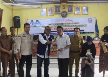 Pemda Pasbar Salurkan 45 Unit Bantuan Gempa Rusak Sedang di Nagari Kajai