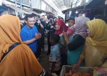 Ratusan Pedagang Pasar Comal Antusias Sambut Kedatangan Calon Gubernur Jawa Tengah