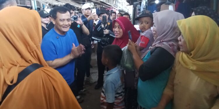 Ratusan Pedagang Pasar Comal Antusias Sambut Kedatangan Calon Gubernur Jawa Tengah