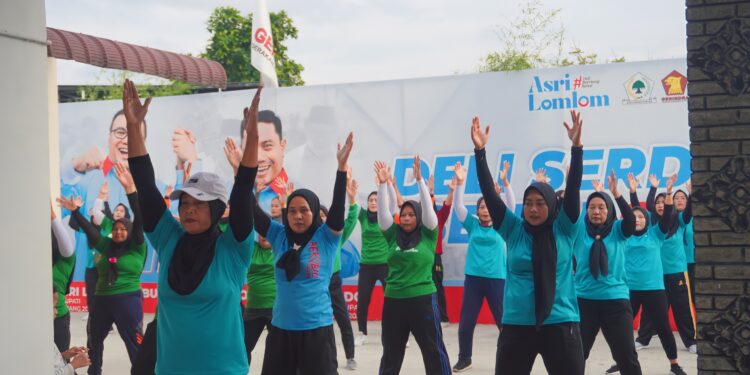Puluhan Emak-emak Pendukung Asri Ludin-Lom Lom Adakan Senam Bersama