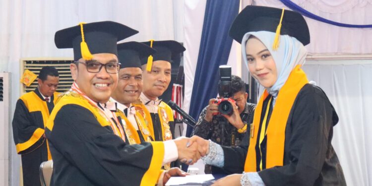 PNL Lahirkan 360 Wisudawan Predikat Cumlaude
