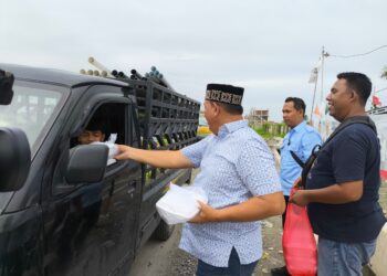 Lom Lom Suwondo Gelar Jumat Berkah di Posko Rumah Rakyat Asri-Lomlom Percut Sei Tuan.
