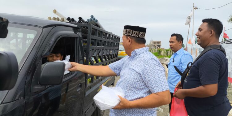 Lom Lom Suwondo Gelar Jumat Berkah di Posko Rumah Rakyat Asri-Lomlom Percut Sei Tuan.
