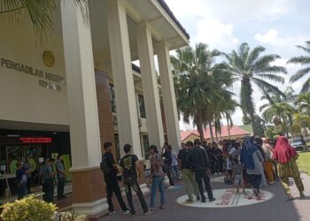 Massa Orasi di PN Stabat, Kades Kuala Musam Terdakwa Penganiayaan Supaya Menjadi Tahanan Lapas