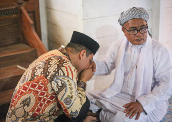 Hasan Basri Sagala Dapat Doa Restu Syekh Persulukan