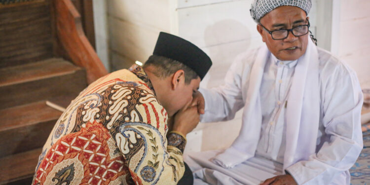 Hasan Basri Sagala Dapat Doa Restu Syekh Persulukan