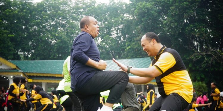 Pj Bupati Langkat dan Wakapolda Sumut Ajak Warga Jaga Kesehatan Melalui Power Fit Party di Alun-alun Stabat