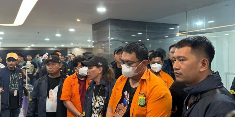 Bukti Kasus Judi “Online” Dibekingi Pegawai Komdigi, dari Uang Rp 73 Miliar hingga Senjata Api