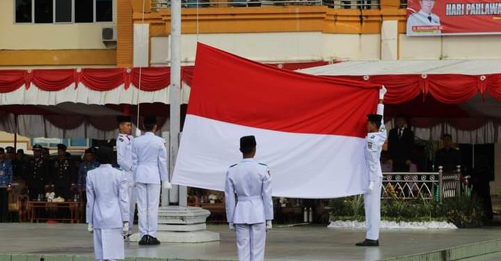Pemkab Pasbar Gelar Upacara Peringatan Hari Pahlawan ke-79 dan Hari Kesehatan Nasional ke-60 Tahun 2024