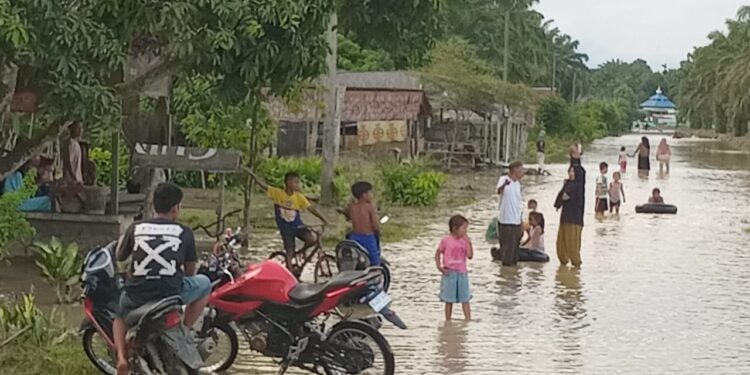 Banjir Rendam Puluhan Rumah Warga di Sawit Seberang, Aktivitas Lumpuh Akibat Curah Hujan Tinggi