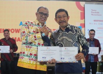 Faisal Hasrimy Terima “Mohammad Syafei Awards”
