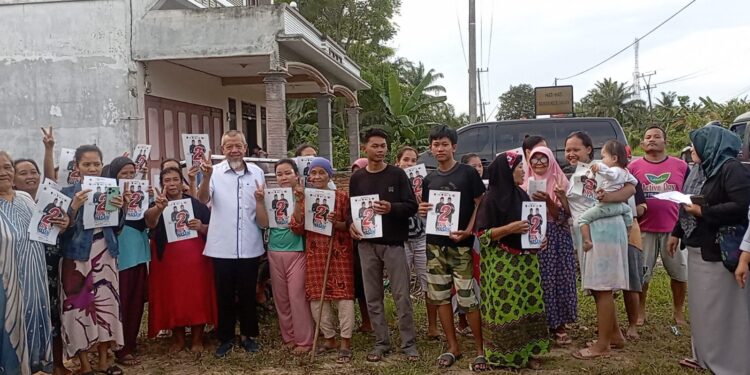 Tekad Menangkan Edy Rahmayadi Gubernur Sumut, H Sempurna Tarigan Bagikan Sembako Kepada Korban Banjir di Securai Utara