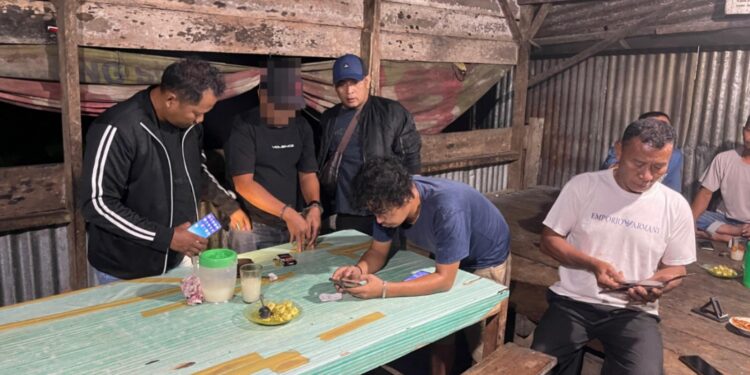 Tim Opsnal Satuan Reserse Kriminal Polres Pasbar Ringkus Tiga Pelaku Judi Online
