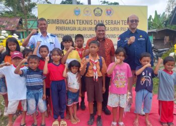 Ratusan ‘Kado’ Penerangan dari Lamhot Sinaga Terangi Humbang Hasundutan