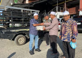 H Sugiat Santoso Sumbang Lembu untuk Haul Tuan Guru Besilam ke 101