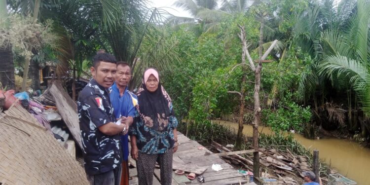 Rumah Semi Permanen di Langkat Luluh Lantak Dihantam Air Bah dan Puting Beliung