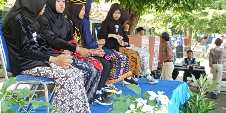 Jelang Pilkada Serentak, SMP Negeri 6 Pemalang Gelar Pemilihan Ketua Osis