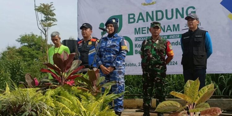 Lanud Husein Sastranegara Dukung Program “Bandung Menanam Jilid VI” untuk Pelestarian Lingkungan