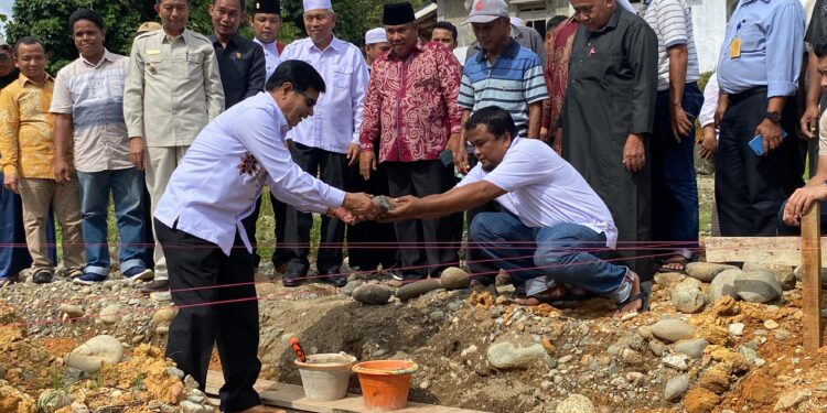 Ketua DPRD Pasbar Hadiri Peletakan Batu Pertama Pesantren Modern An-Najjar