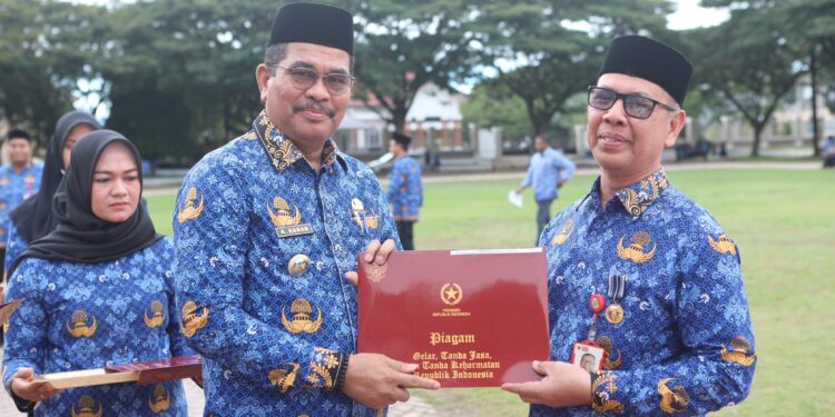 271 PNS Pemko Lhokseumawe Terima Satyalencana Karya Satya