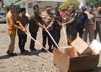 KPU Pasbar Musnahkan 3.421 Lembar Kelebihan dan Kerusakan Surat Suara Pilkada 2024