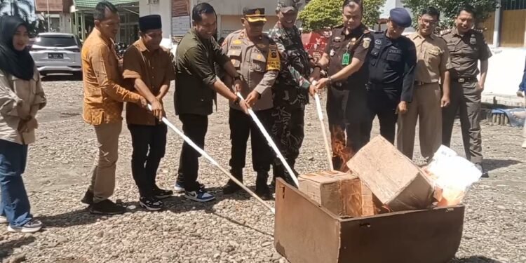 KPU Pasbar Musnahkan 3.421 Lembar Kelebihan dan Kerusakan Surat Suara Pilkada 2024