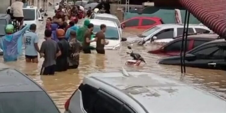 Banjir Kota Medan Rendam Ribuan Rumah, Hampir 25 Ribu Warga Terdampak