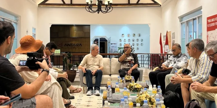 Beginilah Para Jurnalis Romania Akan Memberitakan Indonesia