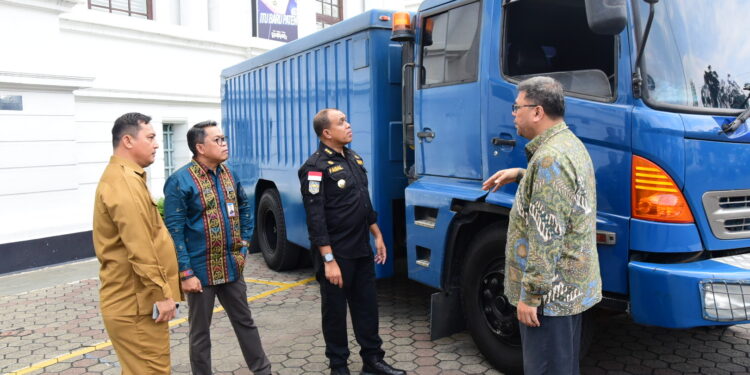 Pj Bupati Langkat Terima Mobil Operasional dari Bank Indonesia
