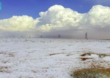 Fenomena Langka, Gurun Pasir di Arab Saudi Mulai Ditutupi Salju