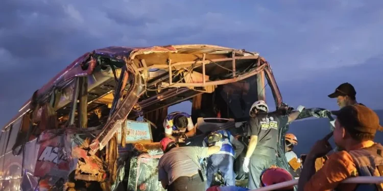 Empat Orang Tewas Dalam Kecelakaan di Tol Pandaan-Malang
