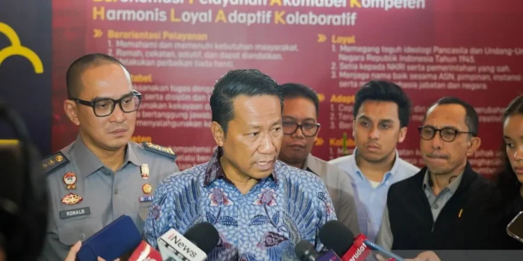 Menkum: Pengampunan Koruptor Tetap Dengan Persetujuan MA dan DPR