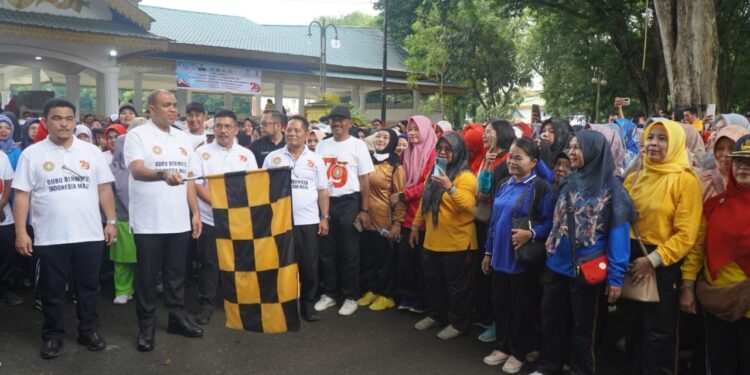 Pj Bupati Langkat Lepas Ribuan Guru dalam Gerak Jalan Santai, Diantaranya Kadisdik yang Tersangka Kasus PPPK