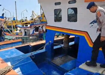 Kasatpolairud Polres Lhokseumawe Ajak Nelayan Jangan Buang Sampah ke Laut