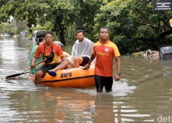Seminyak-Legian Banjir, Turis-Turis Dievakuasi dengan Perahu Karet