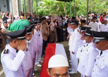 Pertama Kali di Langkat, Prosesi Pelepasan Jenazah Kepala Desa Dilakukan Secara Kedinasan