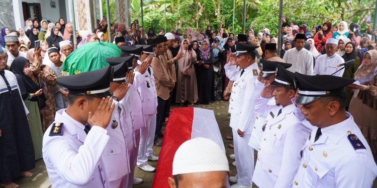 Pertama Kali di Langkat, Prosesi Pelepasan Jenazah Kepala Desa Dilakukan Secara Kedinasan