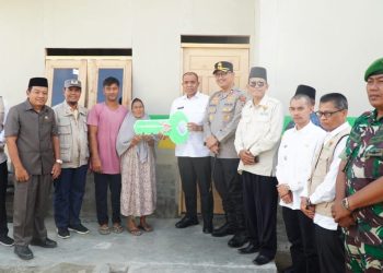 Pj Bupati Langkat Serahkan Rumah Baru untuk Korban Kebakaran: Bukti Nyata Gotong Royong