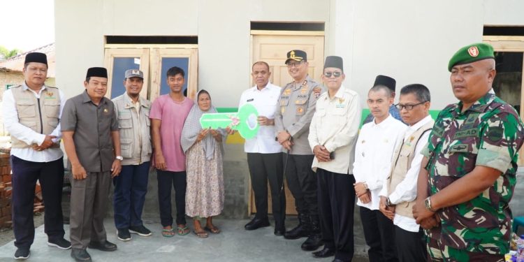 Pj Bupati Langkat Serahkan Rumah Baru untuk Korban Kebakaran: Bukti Nyata Gotong Royong